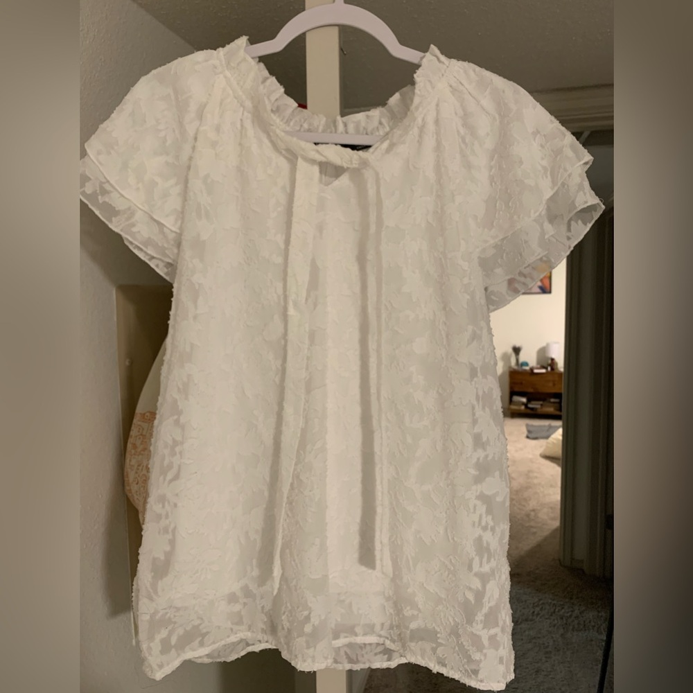 Cure White Blouse with flutter sleeves and tie neck